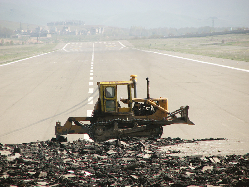بهسازی و توسعه باند فرودگاه سنندج